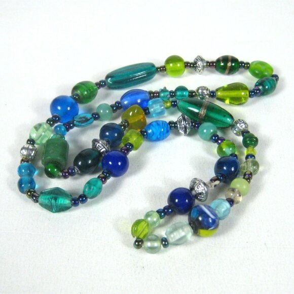 Green Glass Beaded Necklace 29 Long Strand Silver Tone Bead - Picture 4 of 9